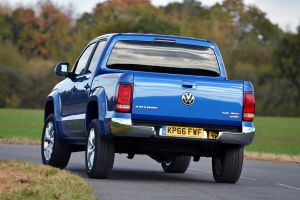 Volkswagen Amarok pick-up 2016 - rear corner