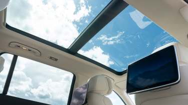 Mercedes GLS - roof
