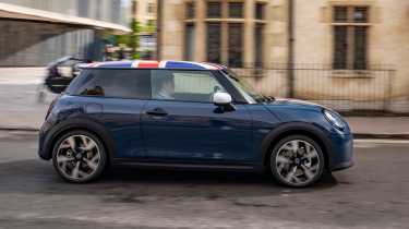 MINI Cooper Oxford Edition - side