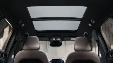 Volvo XC40 facelift - roof