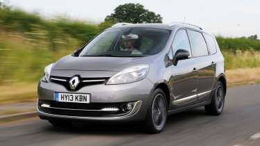 Used Renault Grand Scenic - front tracking 