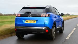 New Peugeot 3008 facelift 2020 rear tracking