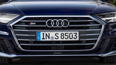 Audi S8 - grille