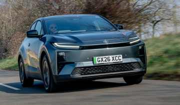 Toyota CH-R+ - front