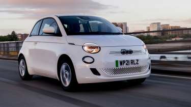 Fiat 500e - front tracking