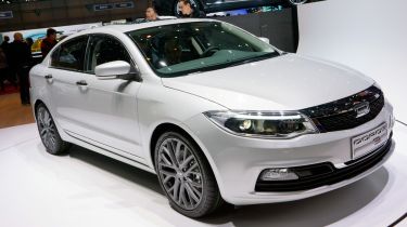 Qoros 3 saloon front