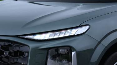 Audi Q3 - headlight