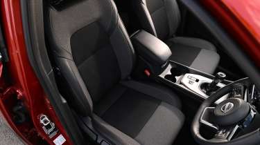 Nissan Qashqai - front seats 