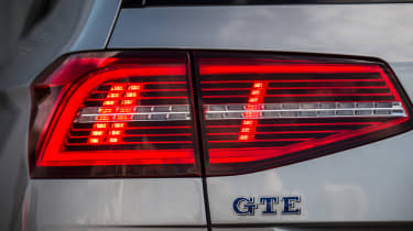 Volkswagen Passat GTE 2016 - rear light