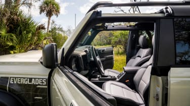Ford Bronco Everglades - front seats