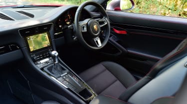 Porsche 911 Carrera T - front seats