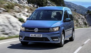 Volkswagen Caddy Life - front tracking