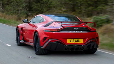 Aston Martin V12 Vantage - rear tracking