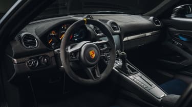 Porsche 718 Cayman GT4 - dash