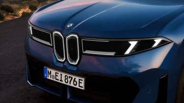 BMW iX3 - grille
