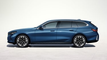 BMW 5 Series Touring - side studio