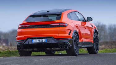 Lamborghini Urus SE - rear cornering