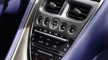 Aston Martin DB11 V8 - centre console