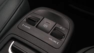 Fiat 500e Giorgio Armani Collector&#039;s Edition - gear selector and centre console