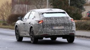 Citroen C5 electric car spy shots