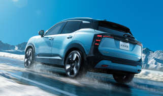 Nissan Kicks - rear