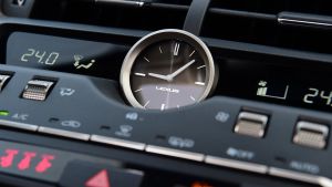 Lexus NX - clock