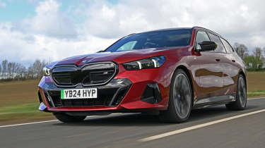 BMW i5 Touring M60 xDrive - front tracking 