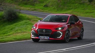 Renault Clio Hybrid E-Tech - front cornering