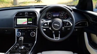 Jaguar XE -interior
