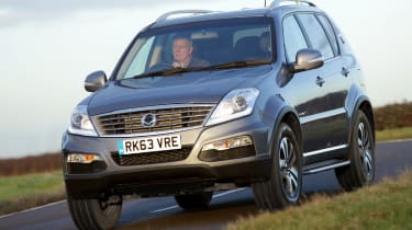 SsangYong Rexton W front action