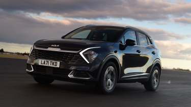 Three-car garage - Kia Sportage front tracking