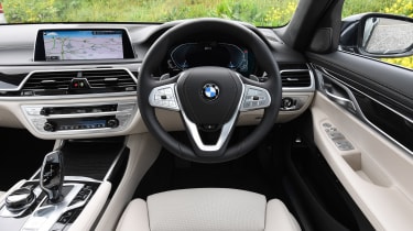 BMW 745Le xDrive - dash