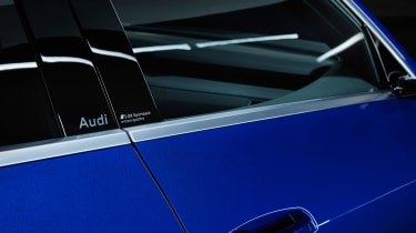 Audi SQ8 - B pillar