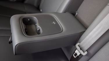 Leapmotor B05 - rear cup holders