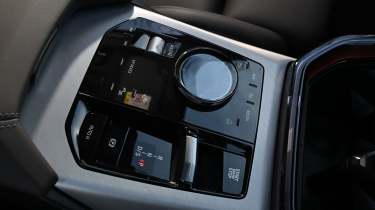 BMW X3 - centre console 