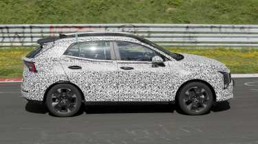 New facelifted Kia Sportage spy shots - side cornering 