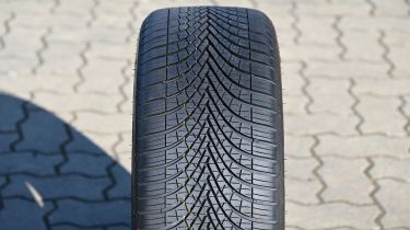 Dunlop All Season 2 tyre tread