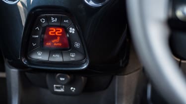 Toyota Aygo x-clusiv - temperature control