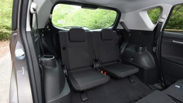 Volkswagen Touran 2016 - rearmost seats