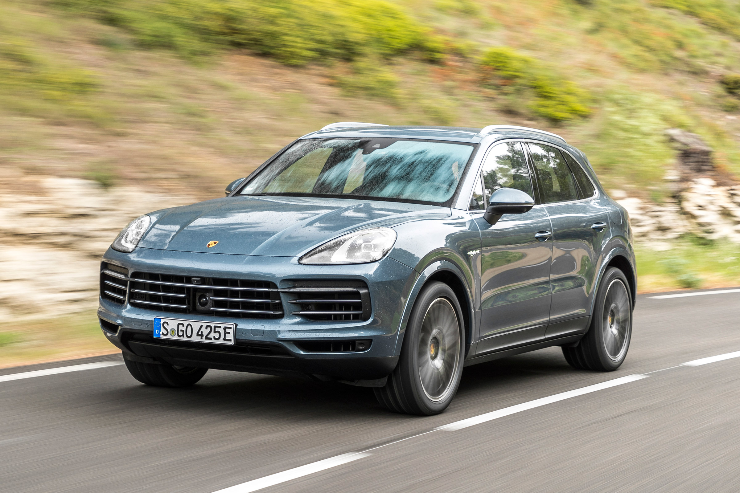 New Porsche Cayenne E-Hybrid 2018 review | Auto Express