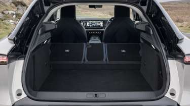 DS No8 Hybrid - boot seats down
