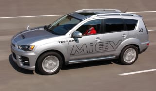 Mitsubishi Outlander PHEV front tracking