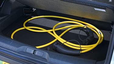 Alfa Romeo Junior - cable storage