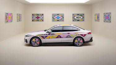 BMW i5 Nostokan art car - side 