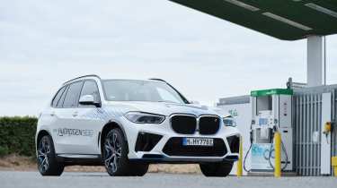 BMW iX5 Hydrogen at filling station