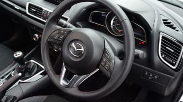 Mazda 3 Sport Black - steering wheel