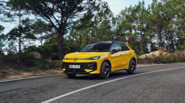 Volkswagen T-Roc - front tracking