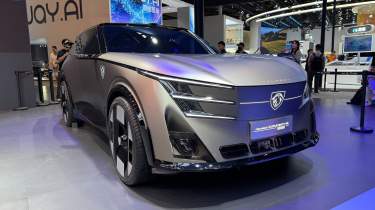 Peugeot Concept 8 - front angled