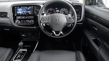 Mitsubishi Outlander - interior