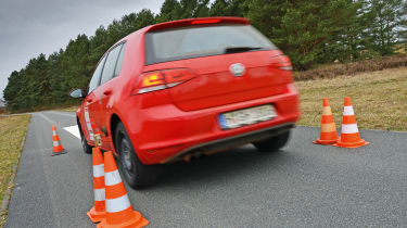 Winter tyre test - wet aquaplaining